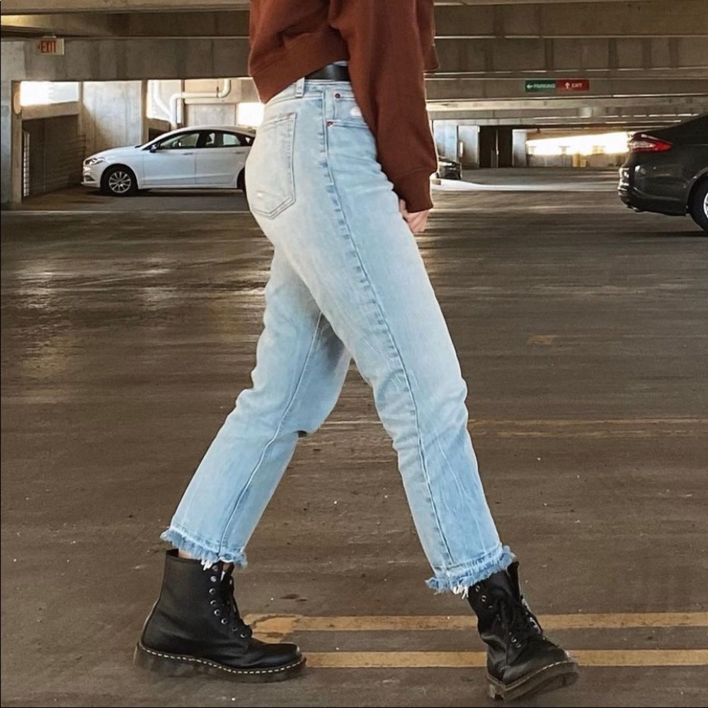 Abercrombie & Fitch High Rise Mom Jean